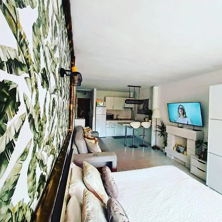 Апартаменты Tropical Garden View With Pool Коста-дель-Силенцио