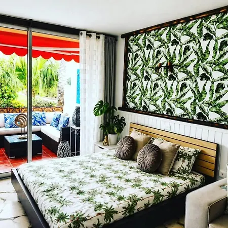 Tropical Garden View With Pool شقة