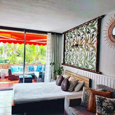 Tropical Garden View With Pool شقة